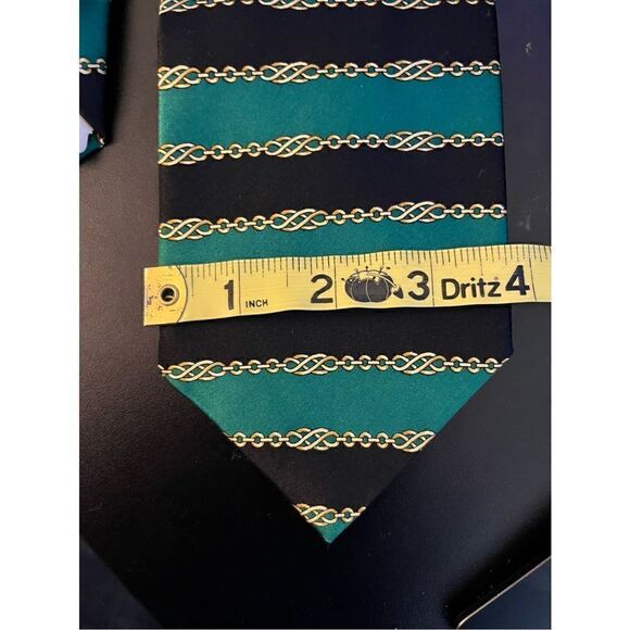 Efenzo Fellini 100% Silk Tie. Gorgeous Classic. Green and Black. One Size - Picture 3 of 4